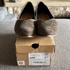 TOMS Women's Tarmac Olive Jutti Flats